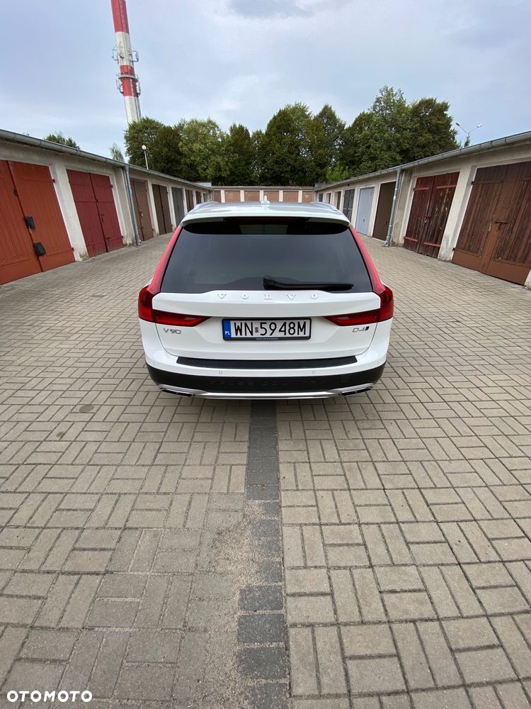 Volvo V90 Cross Country - 11