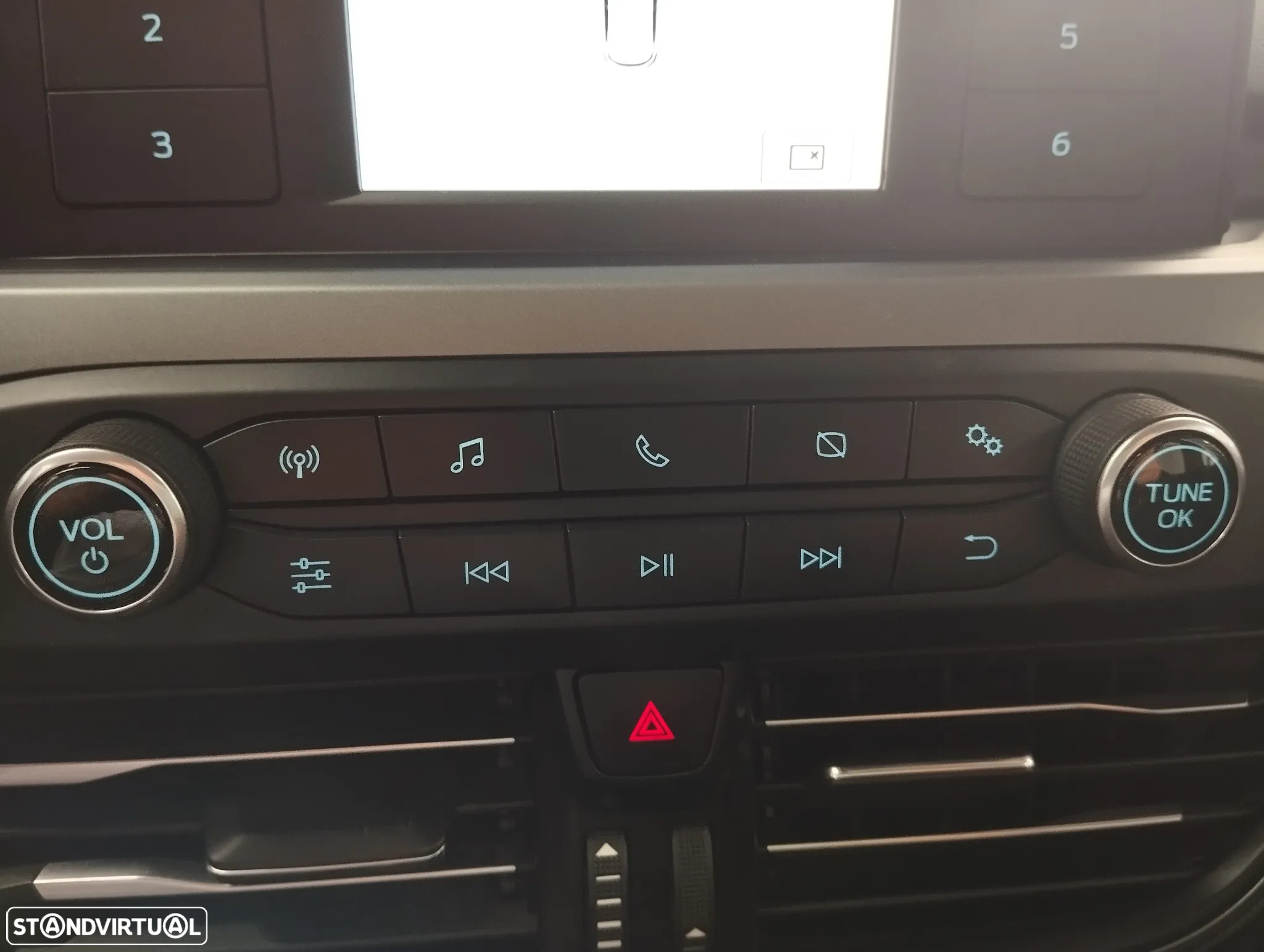 Ford Focus 1.0 EcoBoost Business - 21