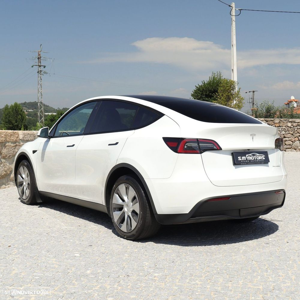 Tesla Model Y Long Range Dual Motor AWD - 8