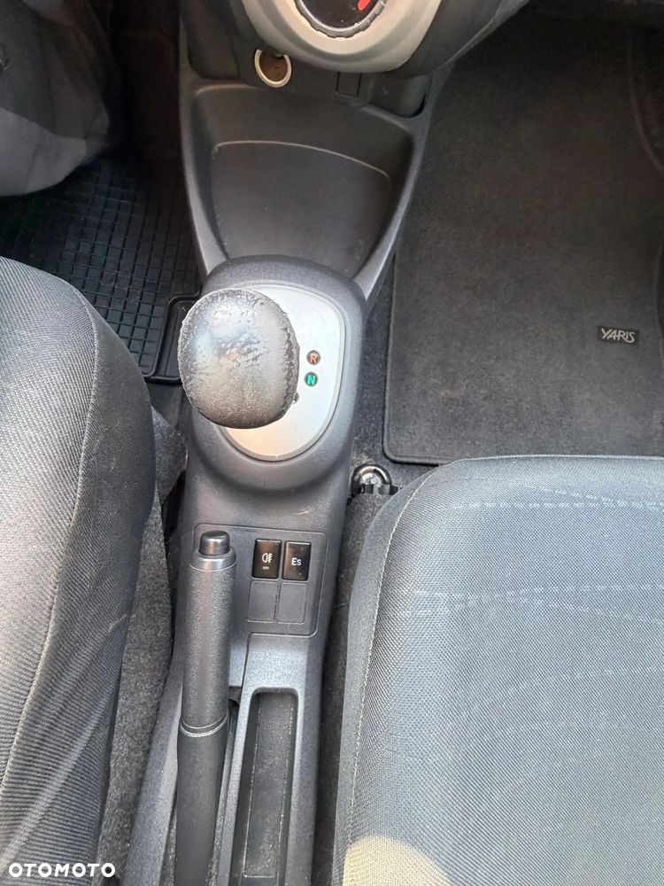 Toyota Yaris 1.3 Sol MM - 12
