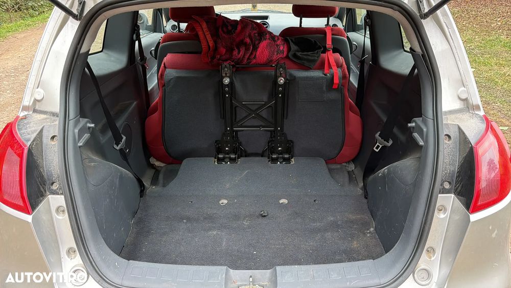 Mitsubishi Colt - 11