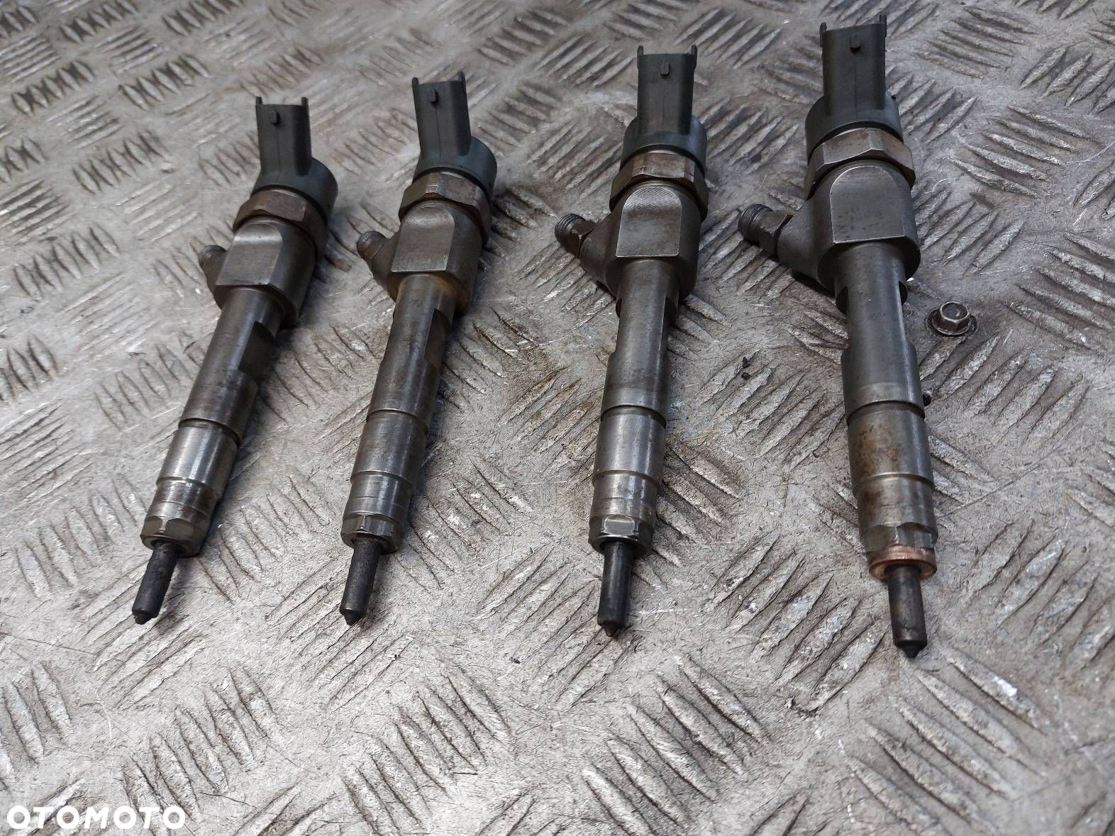 WTRYSK WTRYSKIWACZ KOMPLET VOLVO V40 I LIFT 1.9 DI  8200238528 - 2