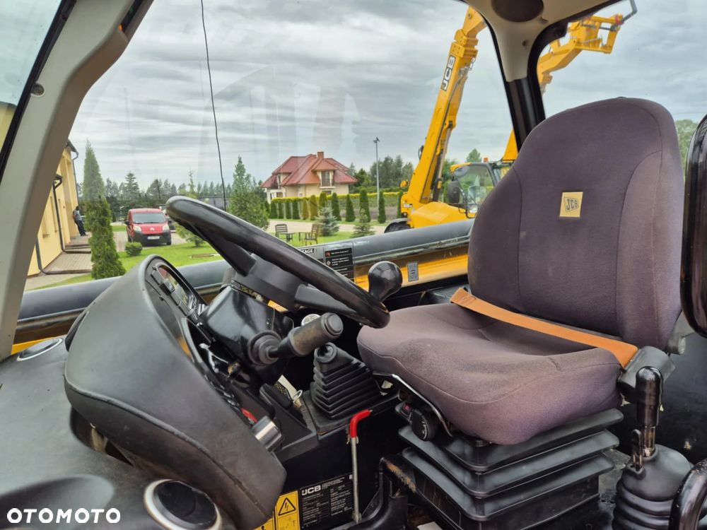 JCB 540-140 HiViz - 11