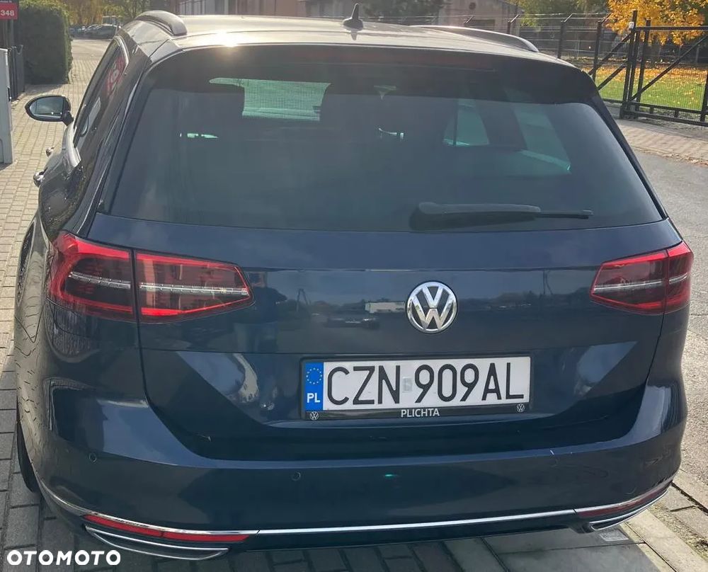 Volkswagen Passat - 4