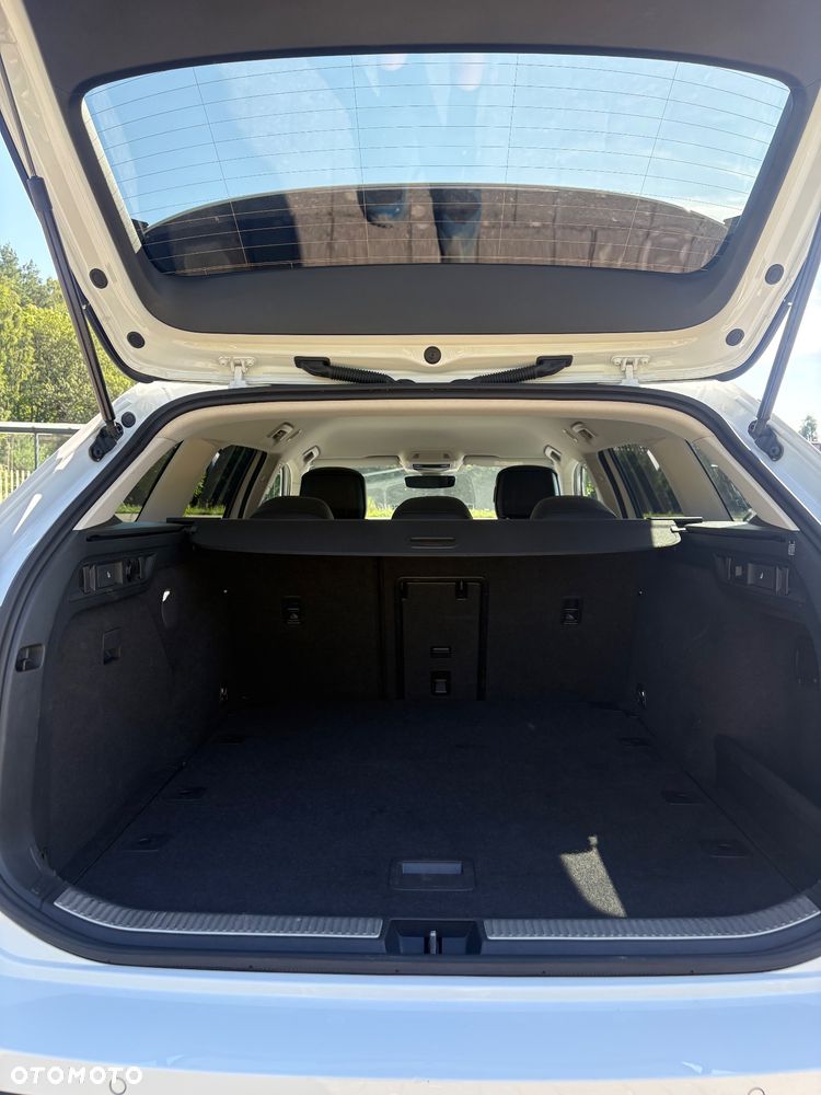 Volkswagen Passat - 11