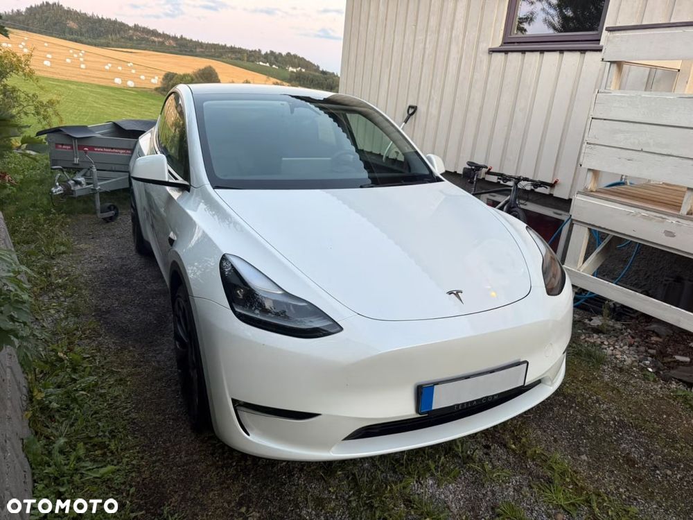 Tesla Model Y Performance AWD - 2