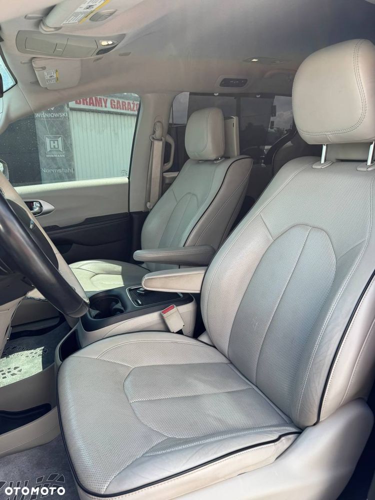 Chrysler Pacifica - 11
