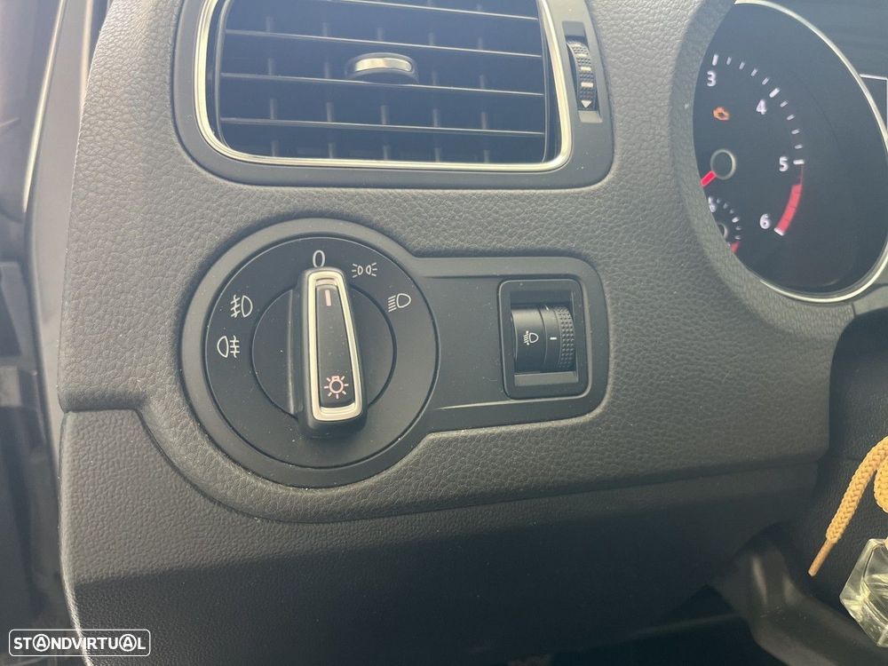 VW Polo 1.0 Trendline - 12