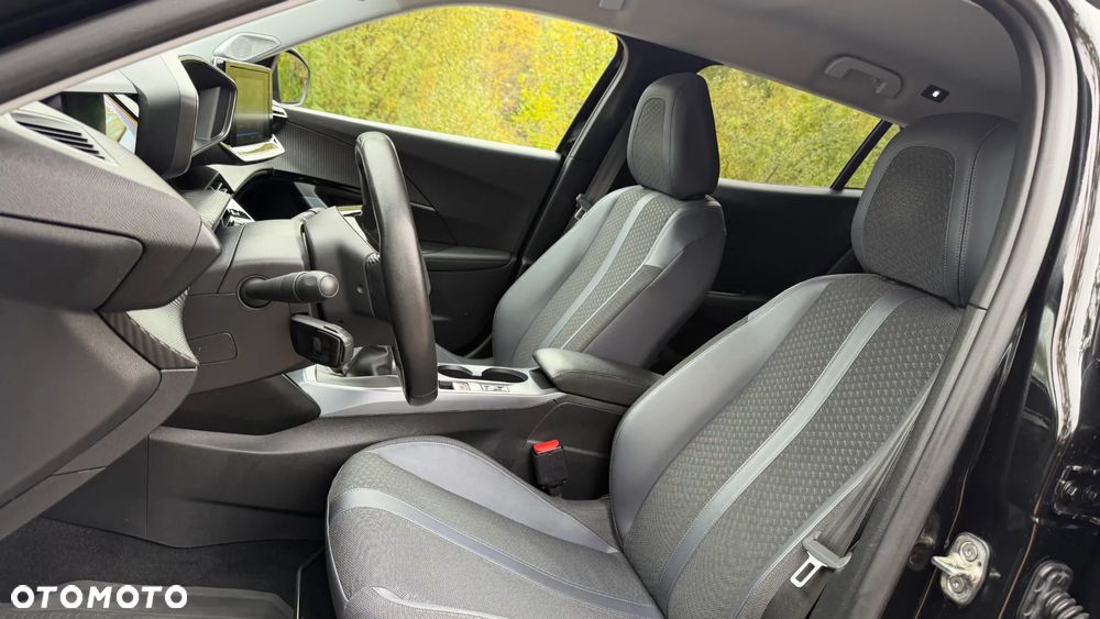 Peugeot 2008 1.2 PureTech Allure Pack S&S - 24