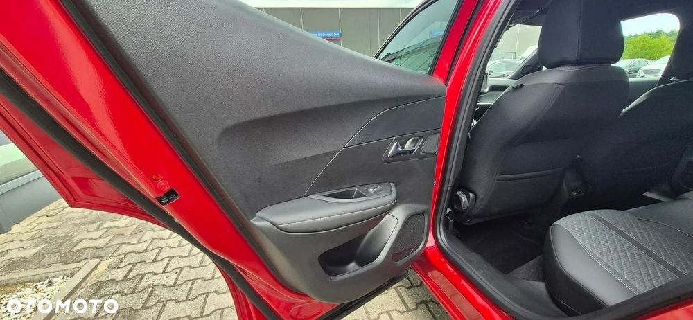 Peugeot 2008 PureTech 130 Allure S&S EAT8 - 24