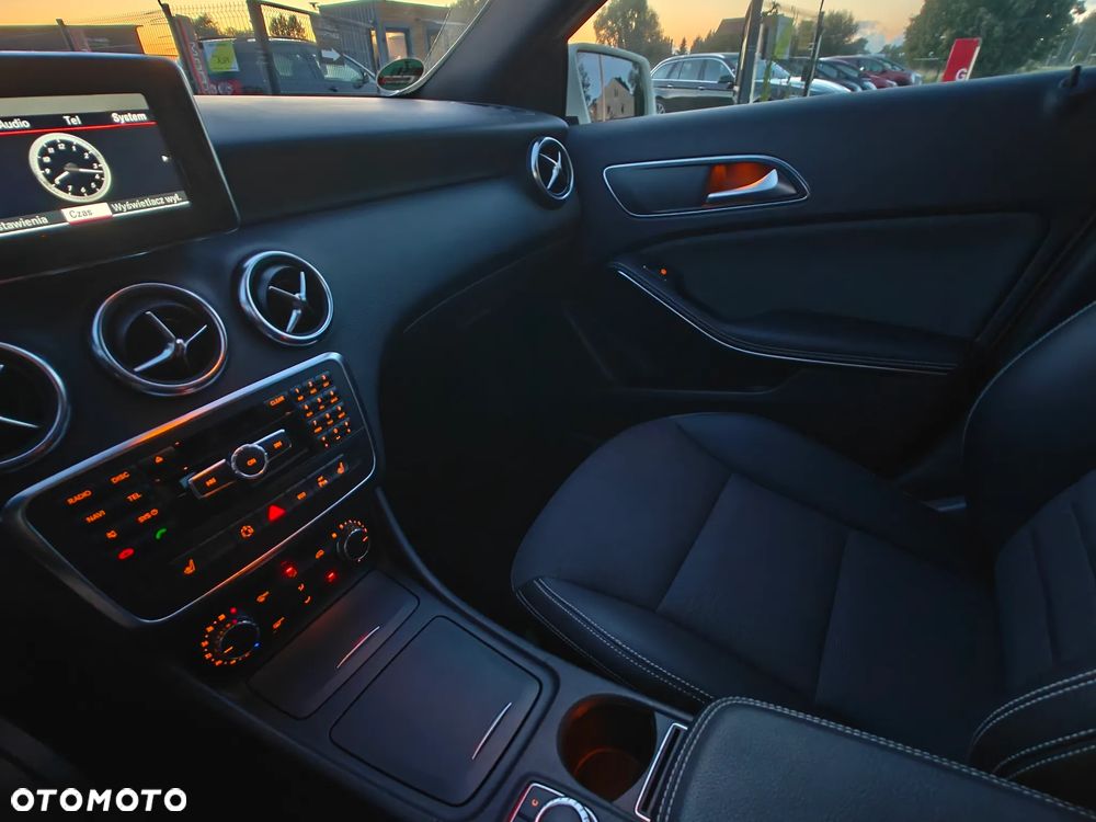 Mercedes-Benz Klasa A 180 7G-DCT 2Style - 10