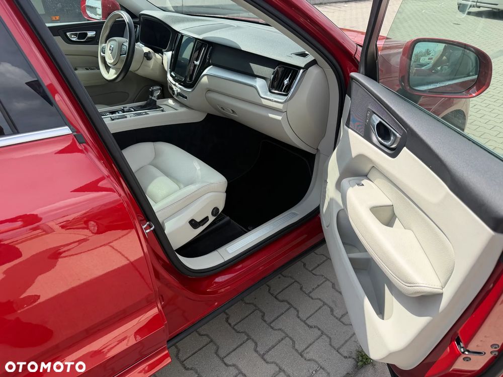 Volvo XC 60 T5 AWD Momentum - 8