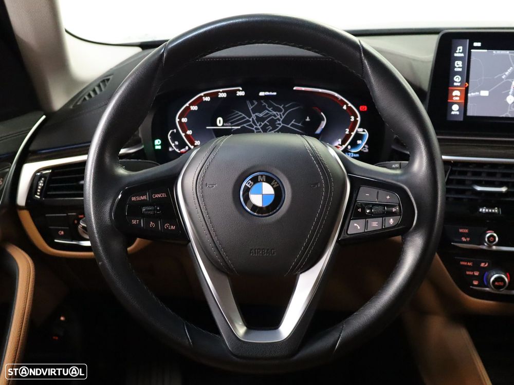BMW 530 e Line Luxury - 16