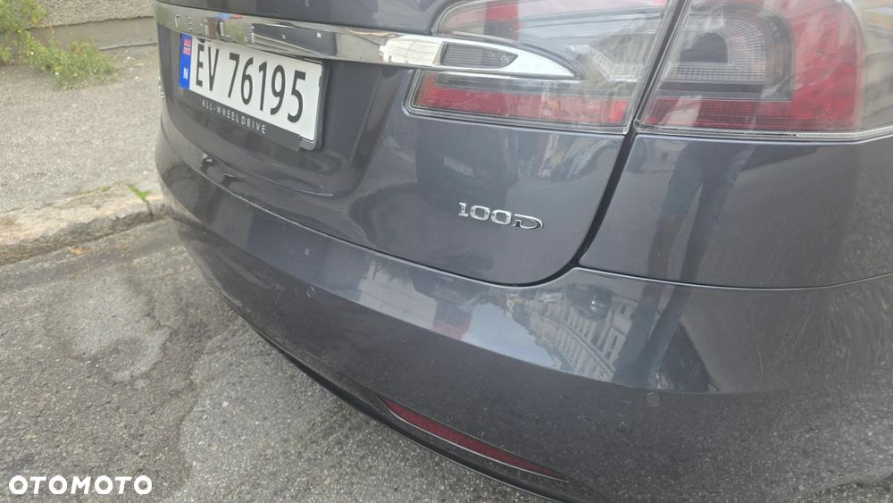 Tesla Model S - 5