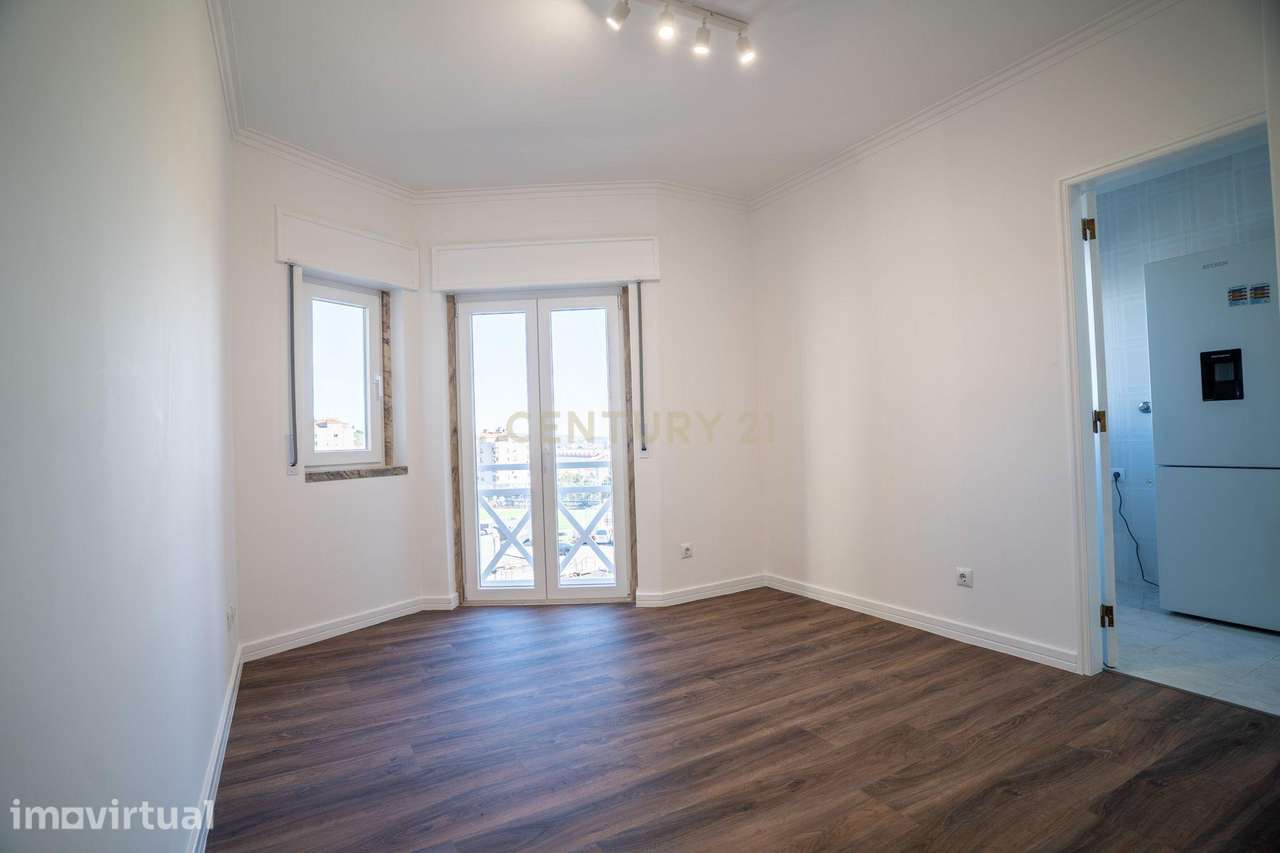 T2 Remodelado na Amadora - Grande imagem: 4/38