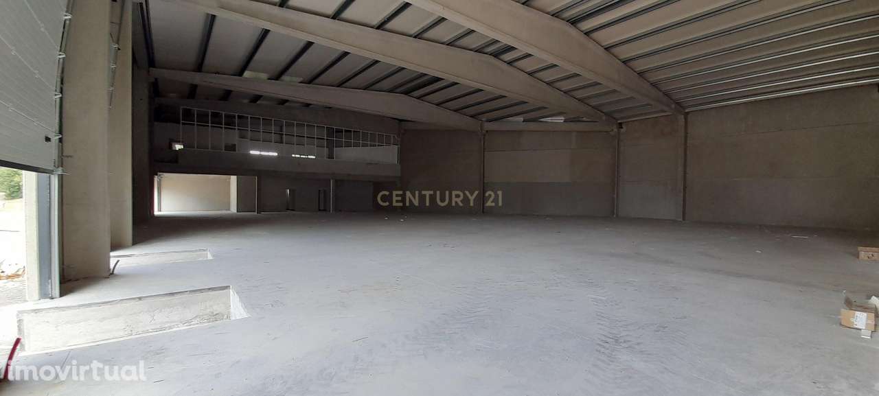 Armazém situado num condomínio fechado em Arruda dos Vinhos - Grande imagem: 2/19