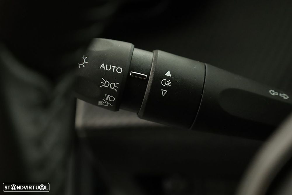Peugeot 2008 1.2 PureTech Allure - 17
