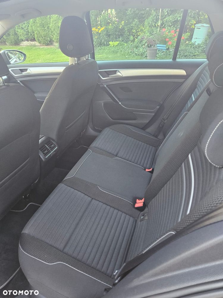Volkswagen Golf - 28