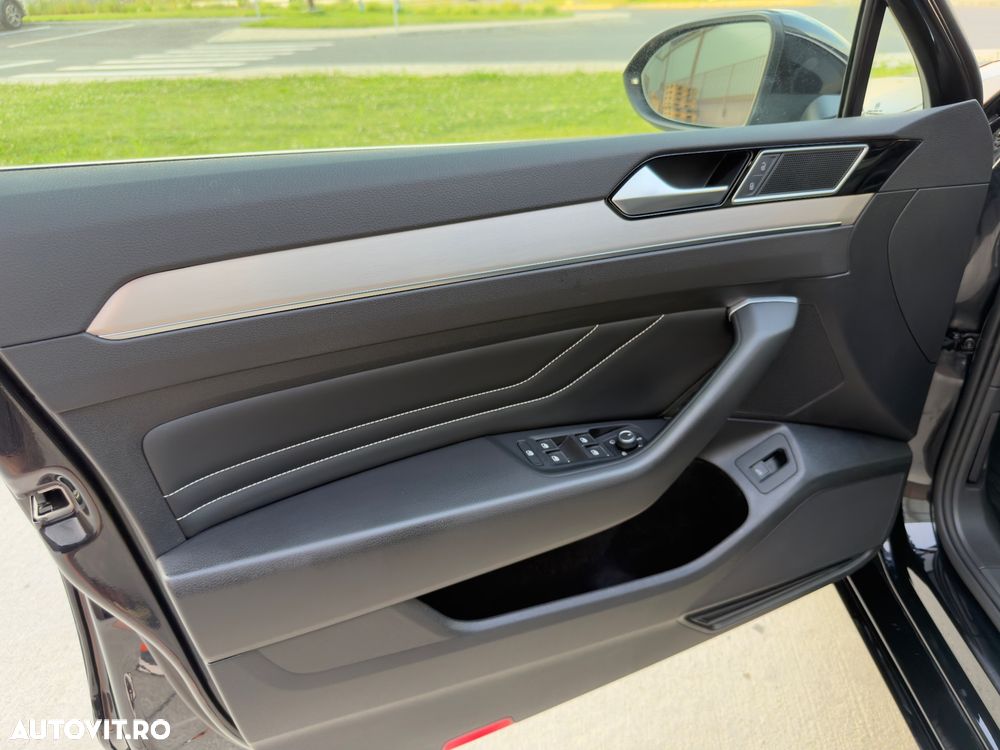 Volkswagen Passat 2.0 TDI SCR DSG Elegance - 31