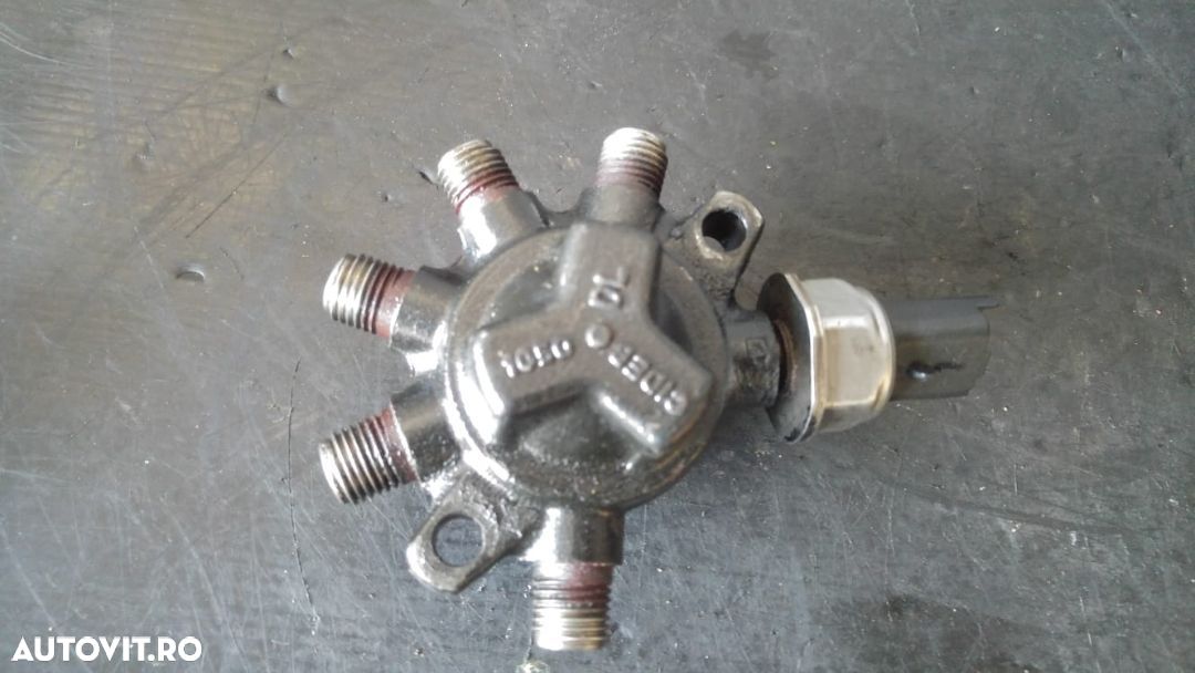 Rampa injectoare 1.5 dci renault clio 3 93077507a - 1