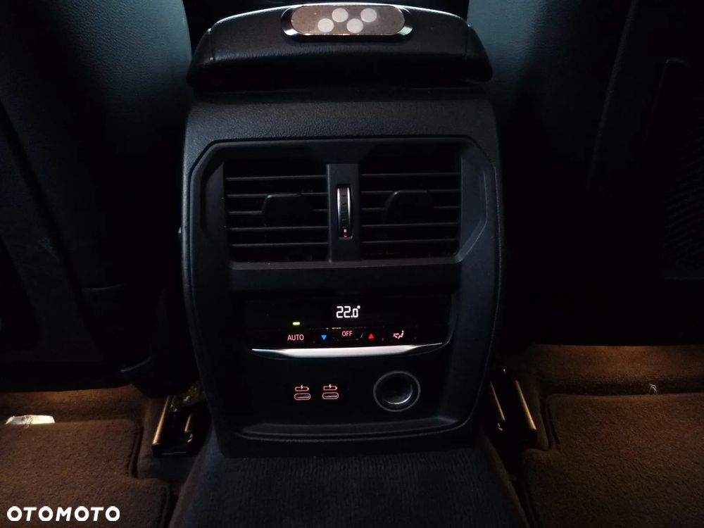 BMW Seria 3 330i xDrive M Sport sport - 32