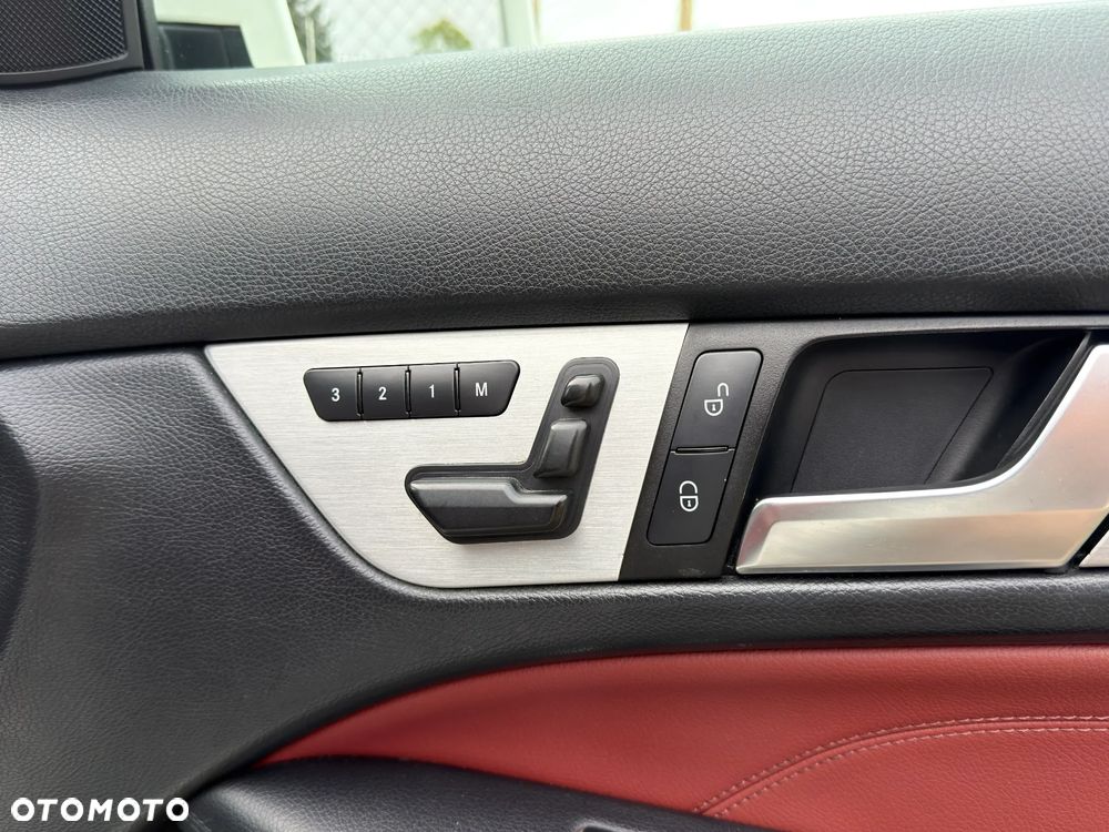 Mercedes-Benz Klasa C 350 CGI BlueEff - 23