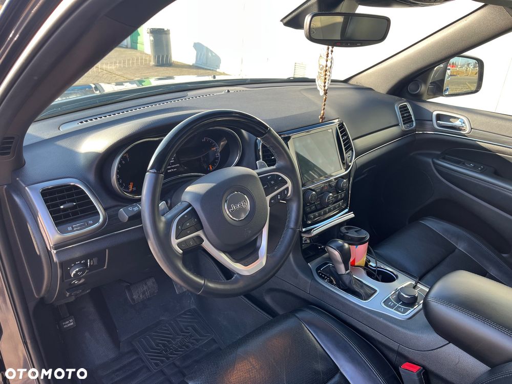 Jeep Grand Cherokee - 16