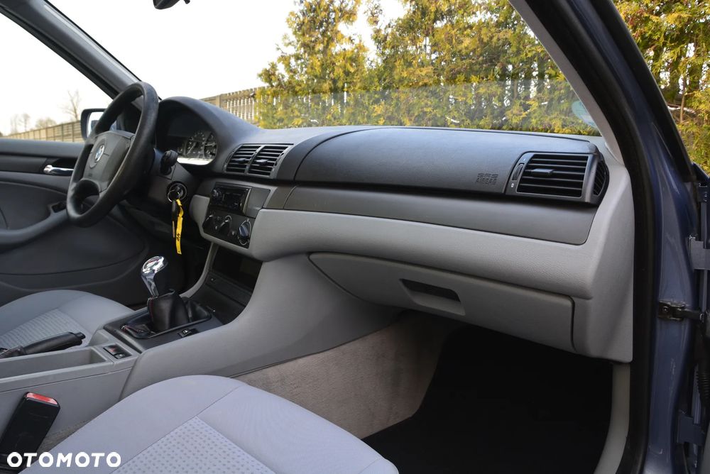 BMW Seria 3 318i - 23