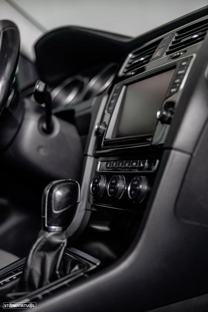 VW Golf 2.0 BlueTDI DSG Comfortline - 13