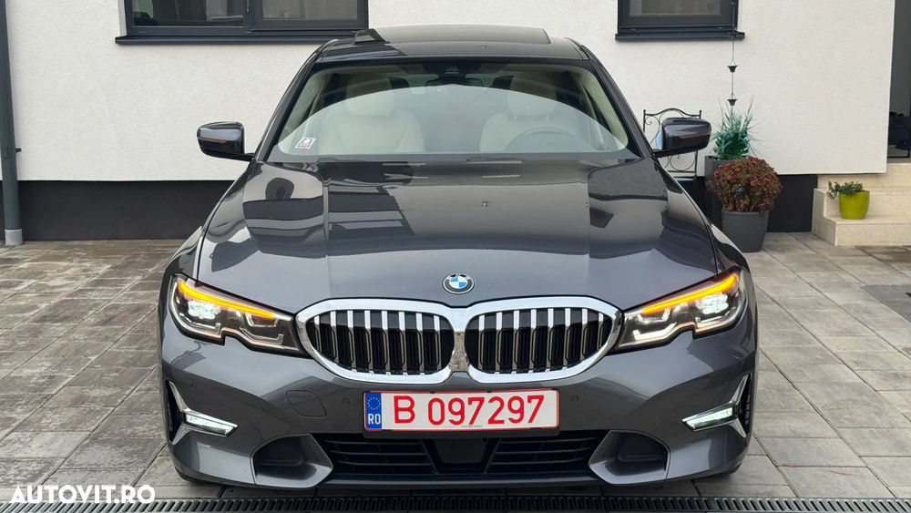 BMW Seria 3 318i Aut. Luxury Line - 2