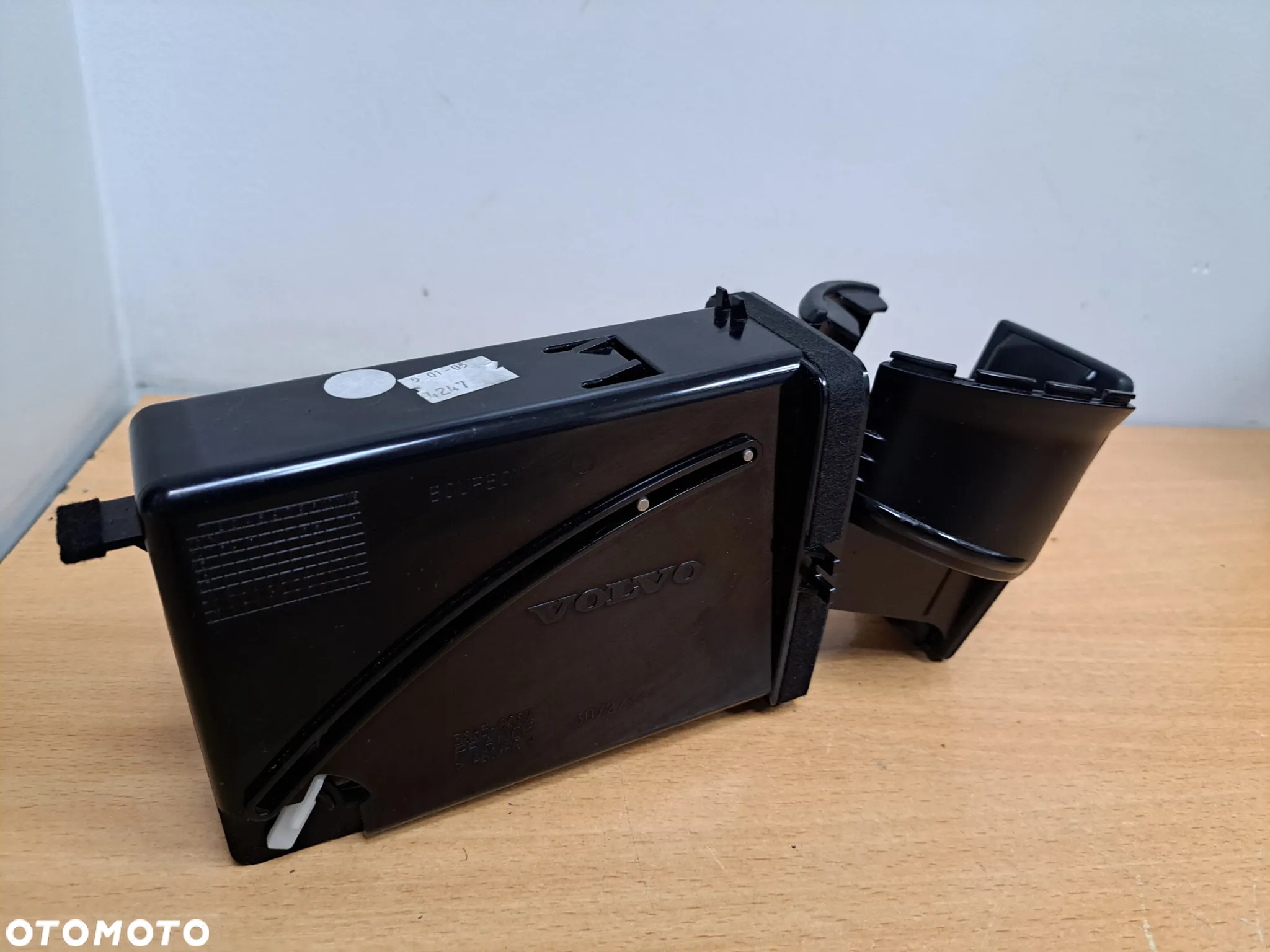 UCHWYT NA KUBEK CUPHOLDER KOŁO RADIA V70 II XC70 II S60 I - 3