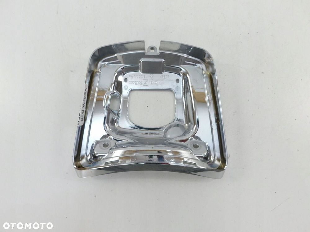 PIAGGIO VESPA GTS 125 IS SUPER CHROM RAMKA LAMPY TYŁ - 1