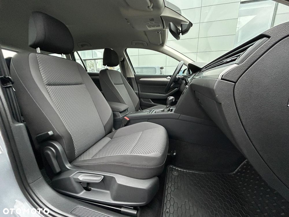Volkswagen Passat - 17