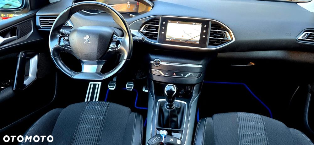 Peugeot 308 BlueHDi 130 Allure Pack - 28