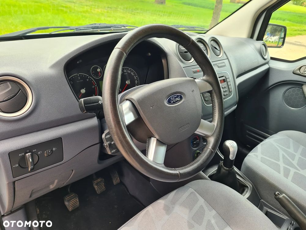 Ford Tourneo Connect - 5