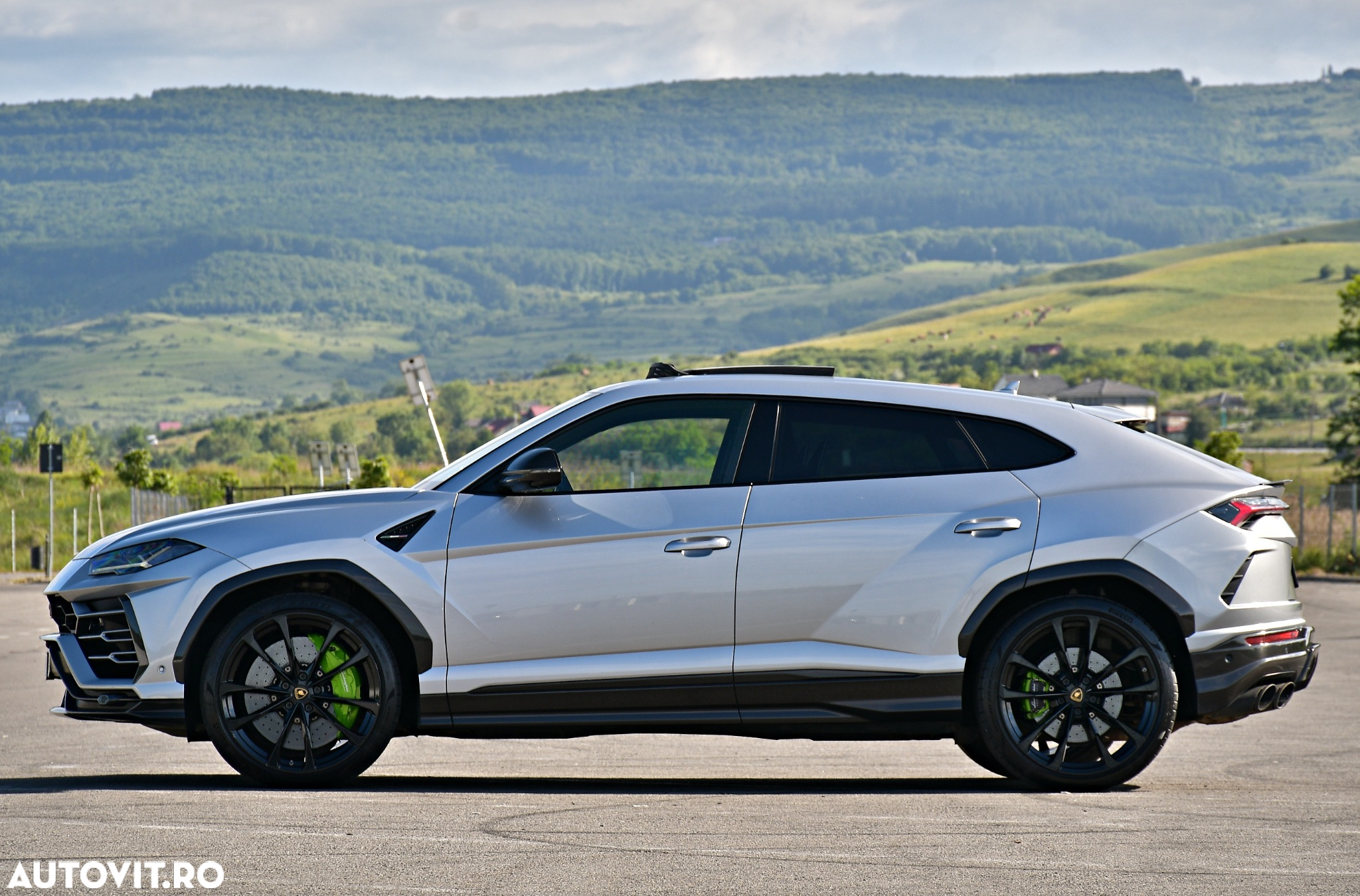 Lamborghini URUS Standard - 4