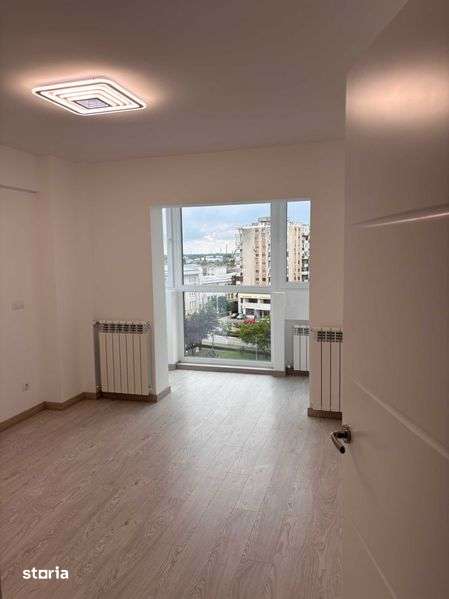 Apartament cu 3 camere, 2 bai, 2 balcoane, decomandat, complet renovat — fotografia 2
