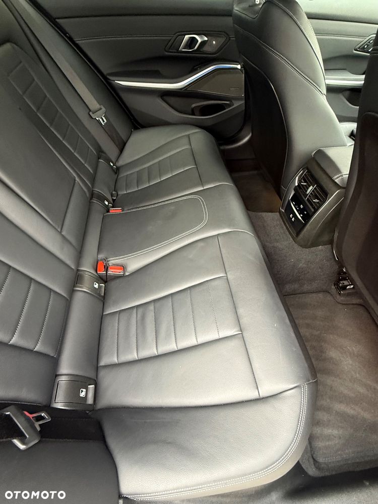 BMW Seria 3 320d xDrive M Sport Shadow - 15