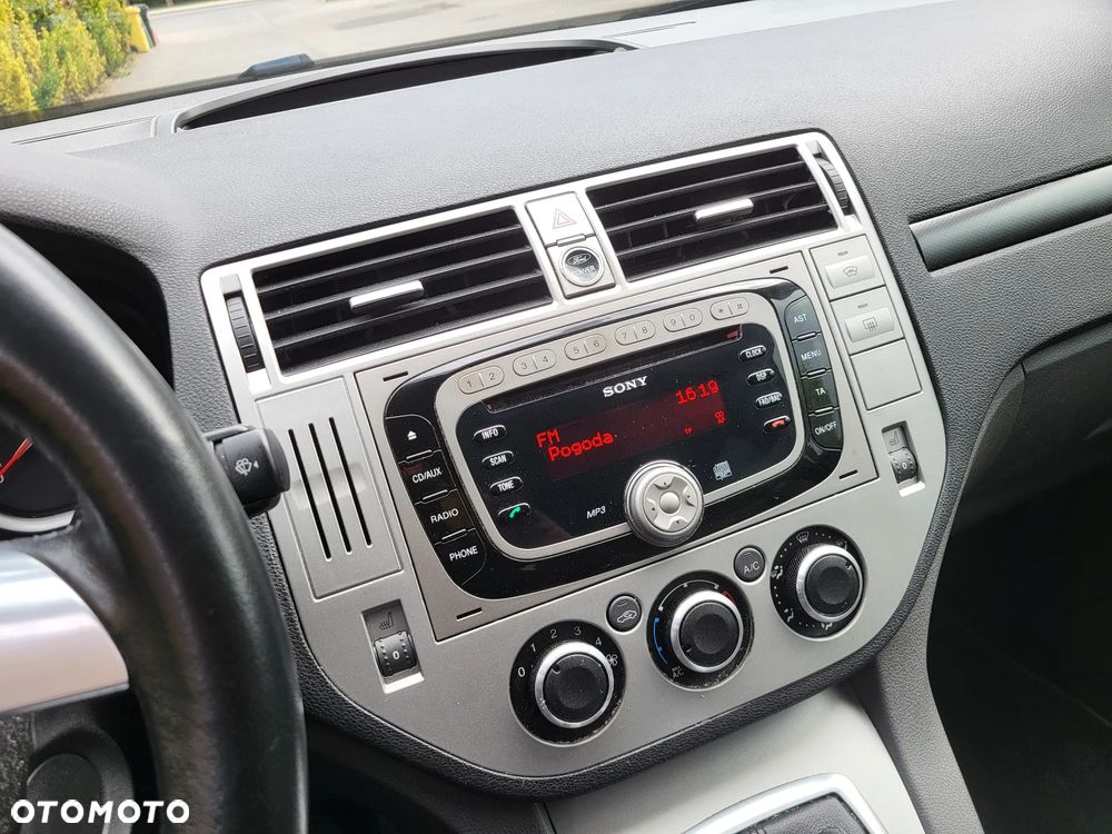 Ford Kuga - 24
