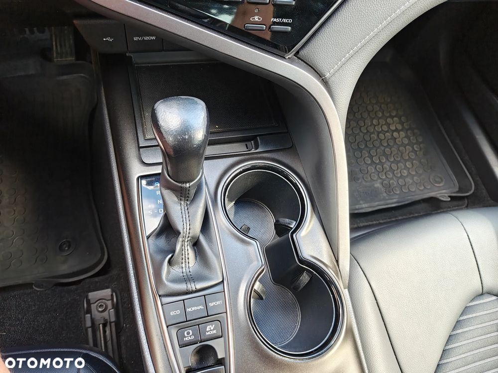 Toyota Camry 2.5 Hybrid Prestige CVT - 24