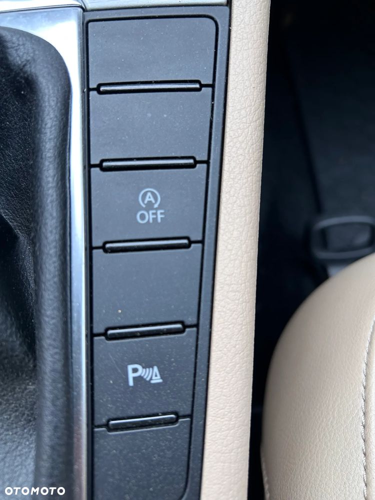 Volkswagen Passat 2.0 TDI BlueMotion Technology Highline - 34