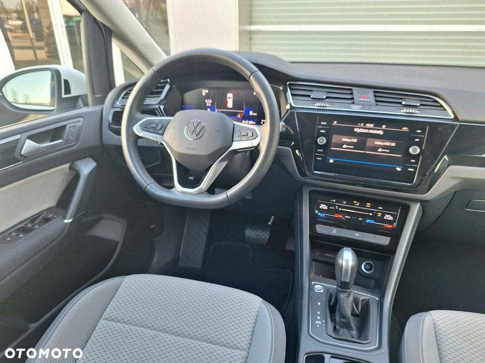 Volkswagen Touran - 12