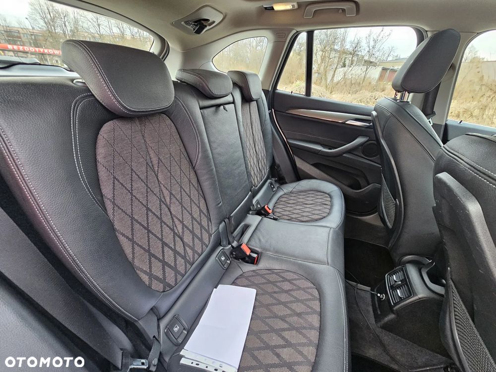 BMW X1 sDrive18d xLine - 27