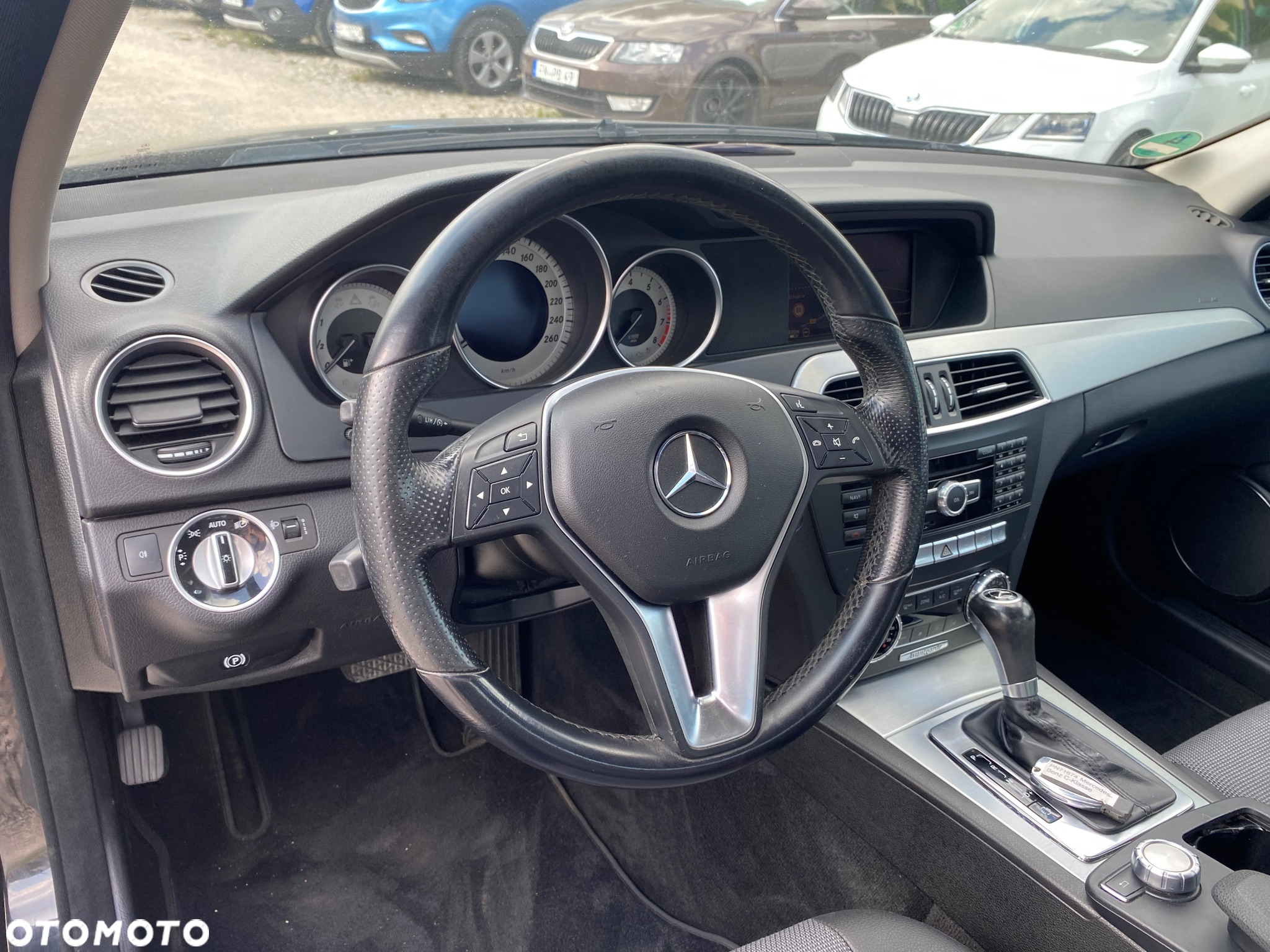 Mercedes-Benz Klasa C 180 CGI Automatik BlueEFFICIENCY Avantgarde - 31