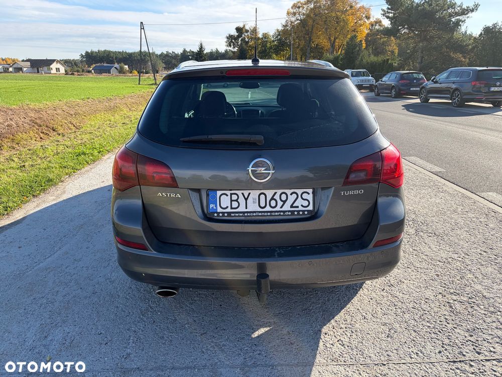 Opel Astra 2011 photo 4