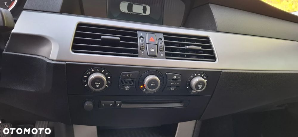 BMW Seria 5 520i - 8