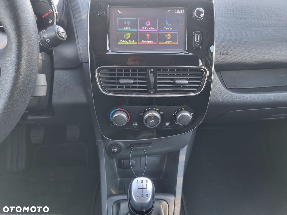 Renault Clio 1.2 16V 75 Life - 22