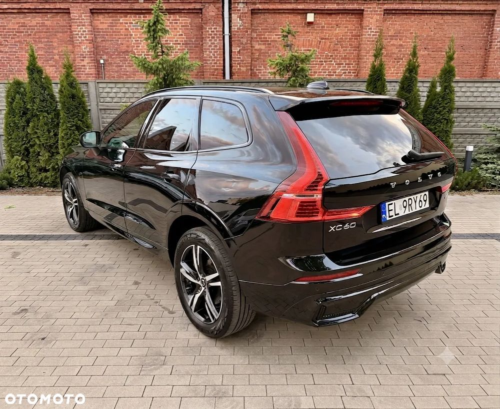 Volvo XC 60 B4 D AWD Plus Dark - 4