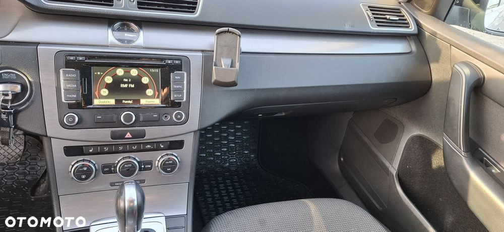 Volkswagen Passat 2.0 TDI Comfortline DSG - 8