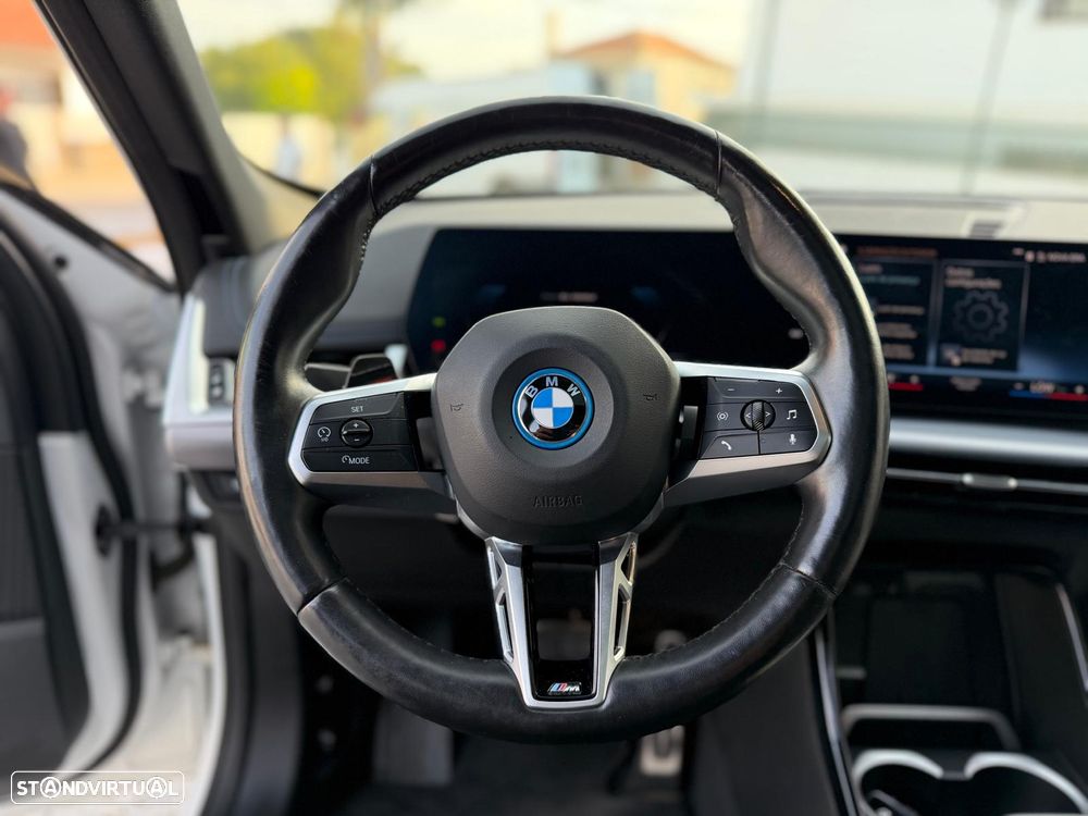 BMW iX1 xDrive30 M Sport Pack - 13